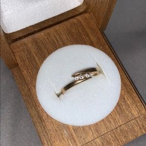Diamond ring with gold band